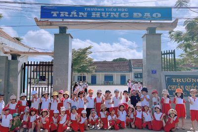 Học sinh 5 tuổi được tham quan, trải nghiêm trường tiểu học.