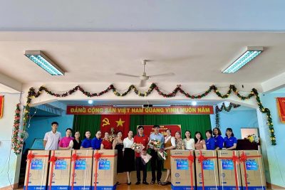 Chương trình ” Giải nhiệt mùa nắng nóng ” cho các em học sinh.