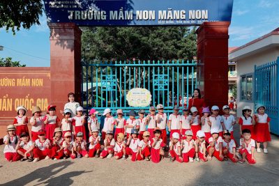 THAM QUAN TRƯỜNG TIỂU HỌC CÙNG CÁC BÉ KHỐI LÁ TRƯỜNG MẦM NON MĂNG NON